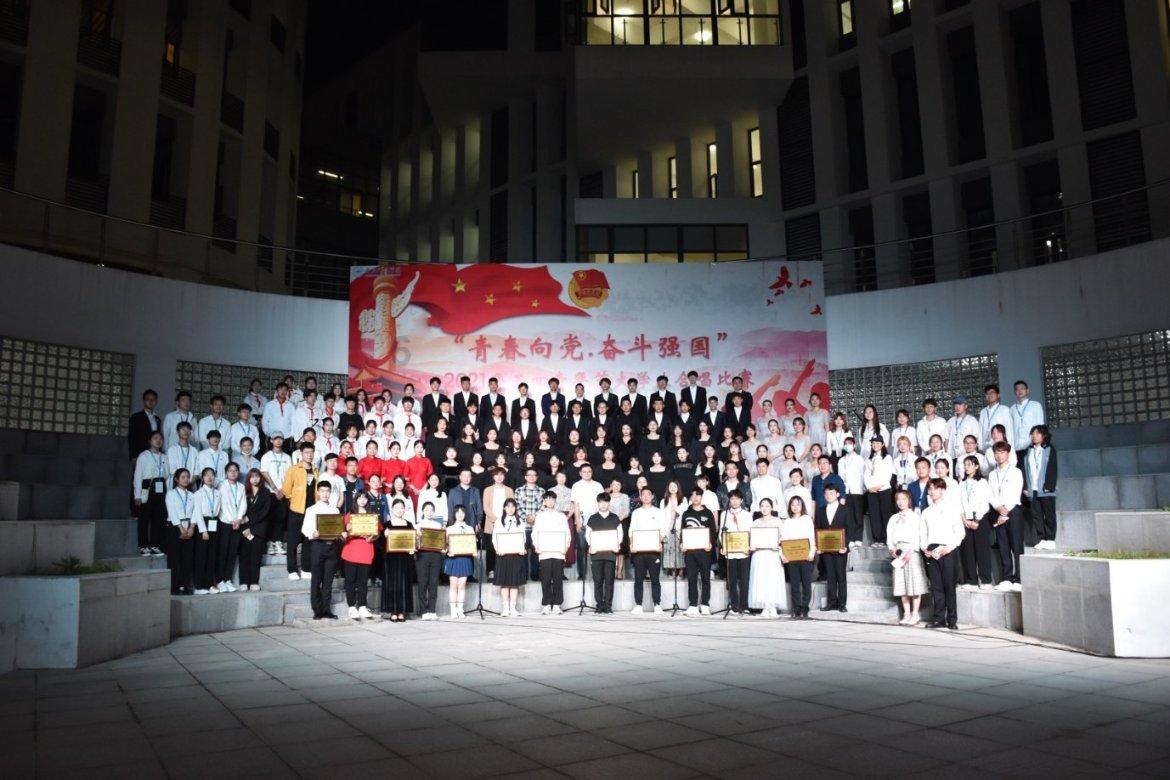 暖心！女子低血糖晕倒，周围人纷纷“投喂”甜食